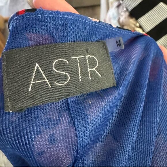 ASTR the label blue floral dress Medium‎ - Picture 4 of 5